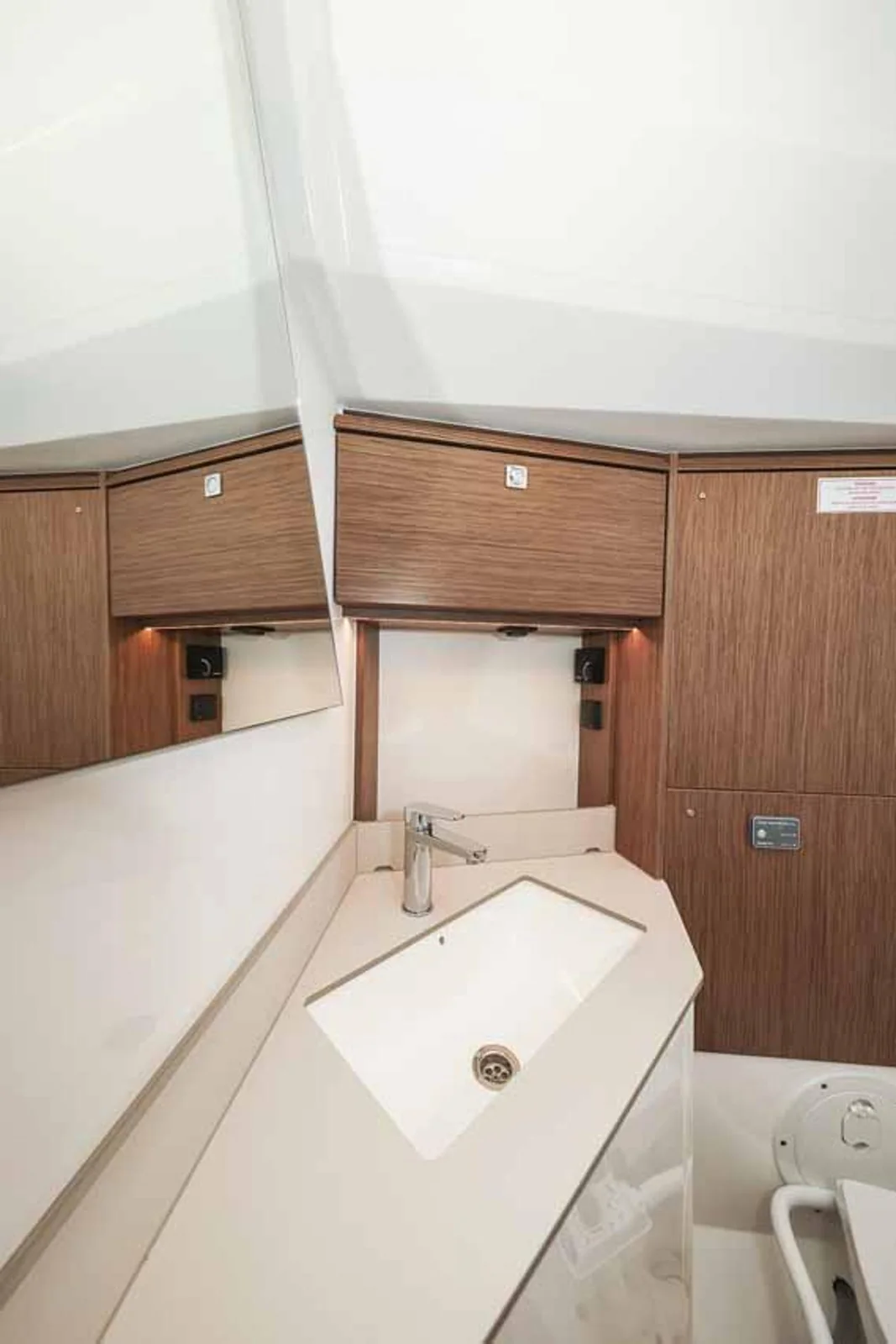 Aquila - Gallery 25