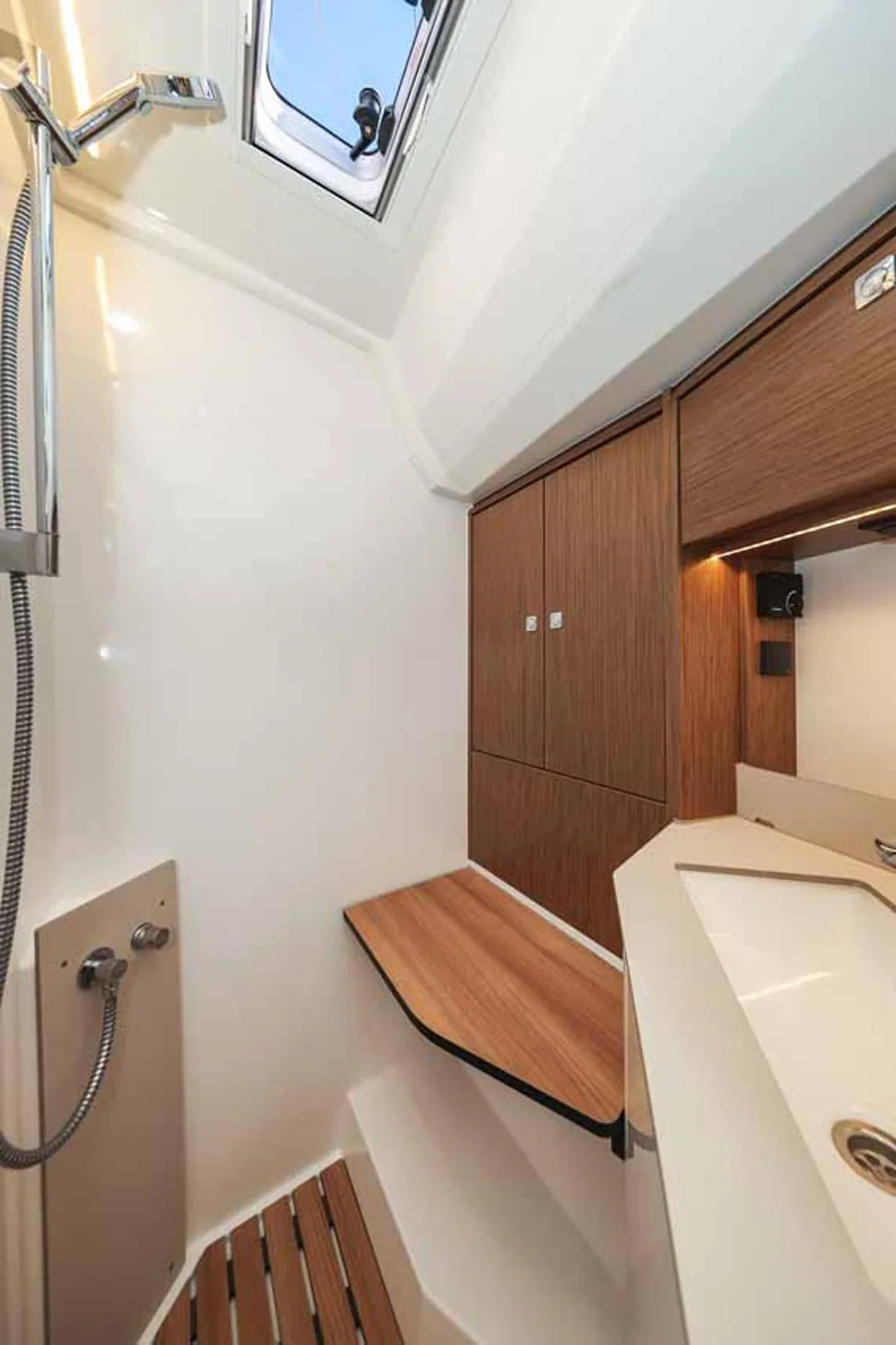 Aquila - Gallery 27