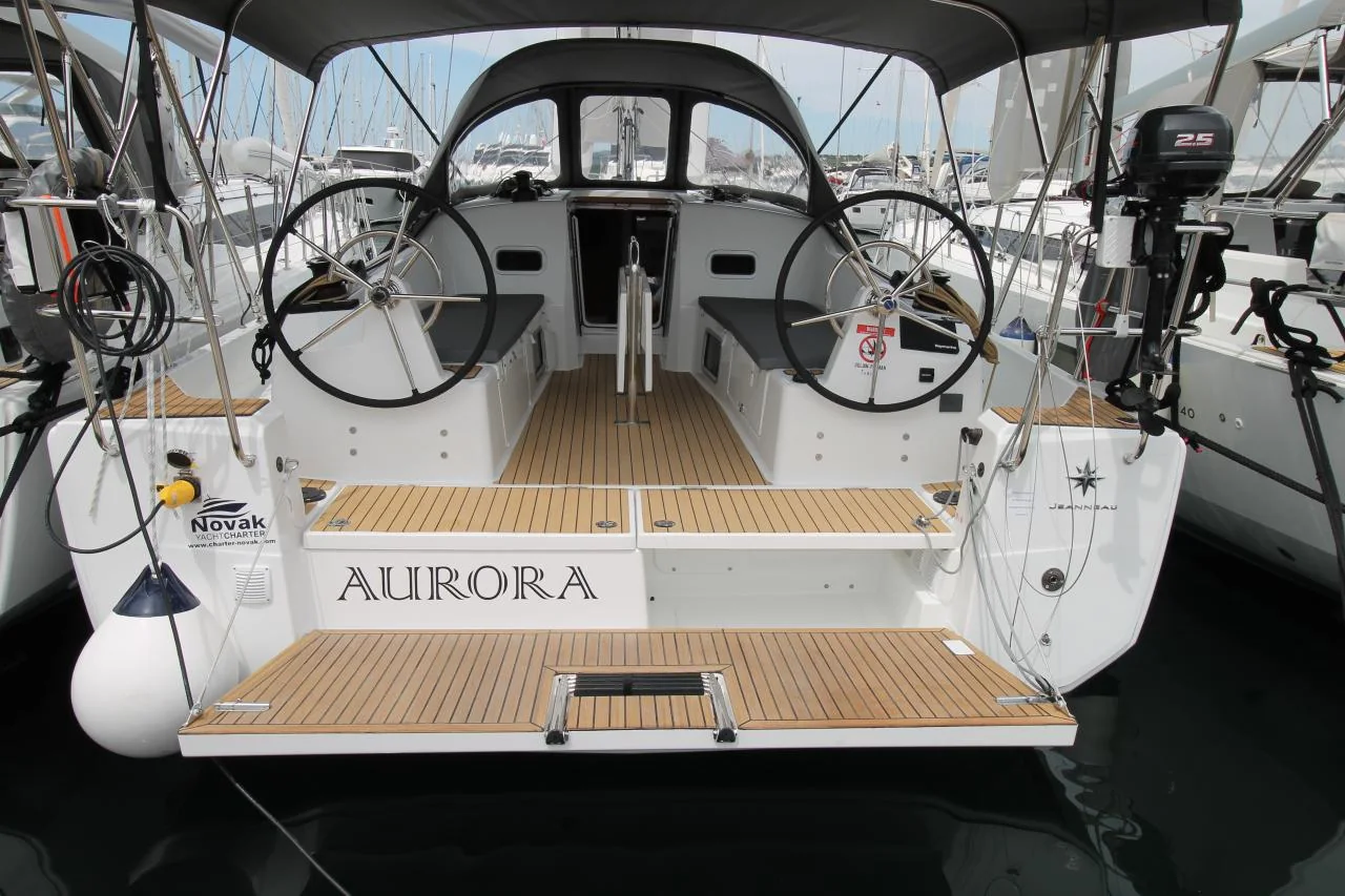 Aurora - Main 1