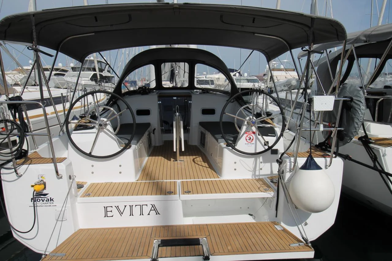 Evita - Main 1