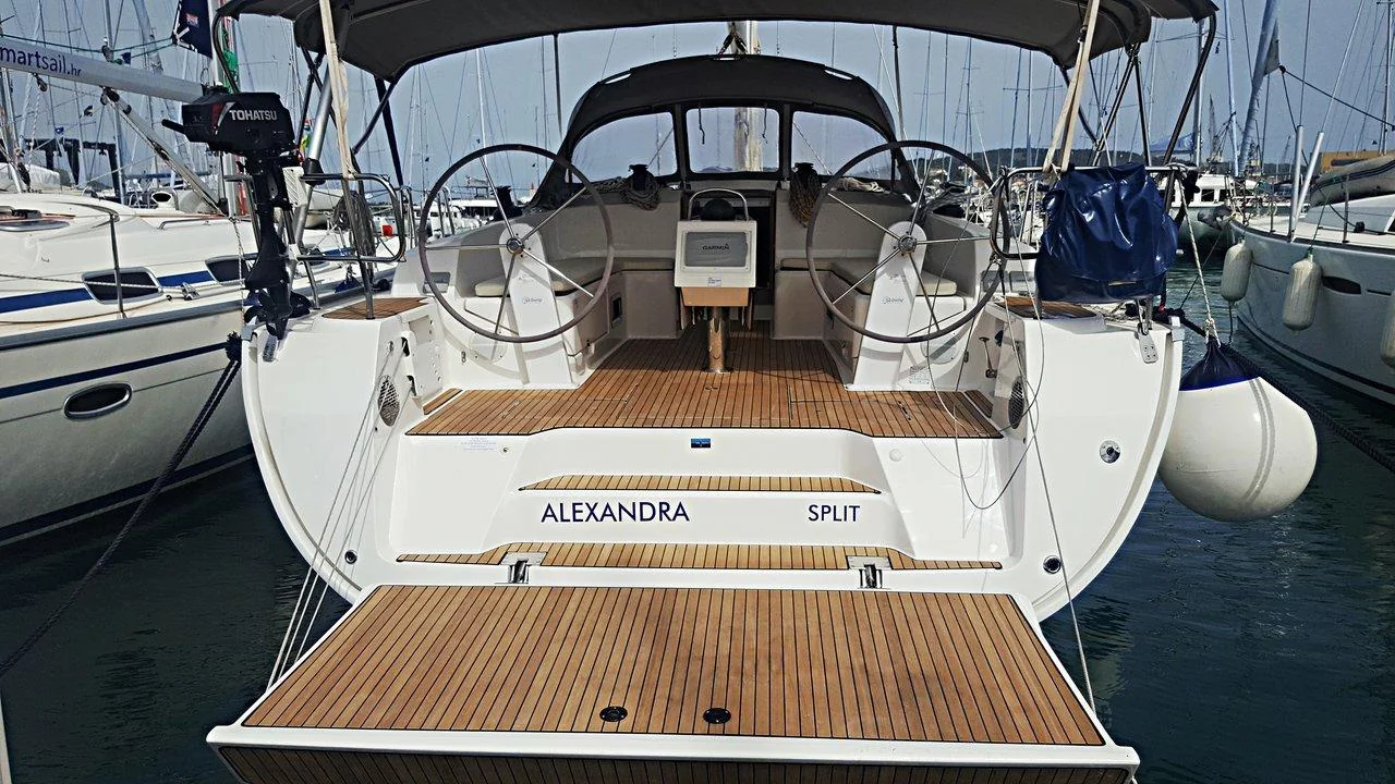 Alexandra - Main 1