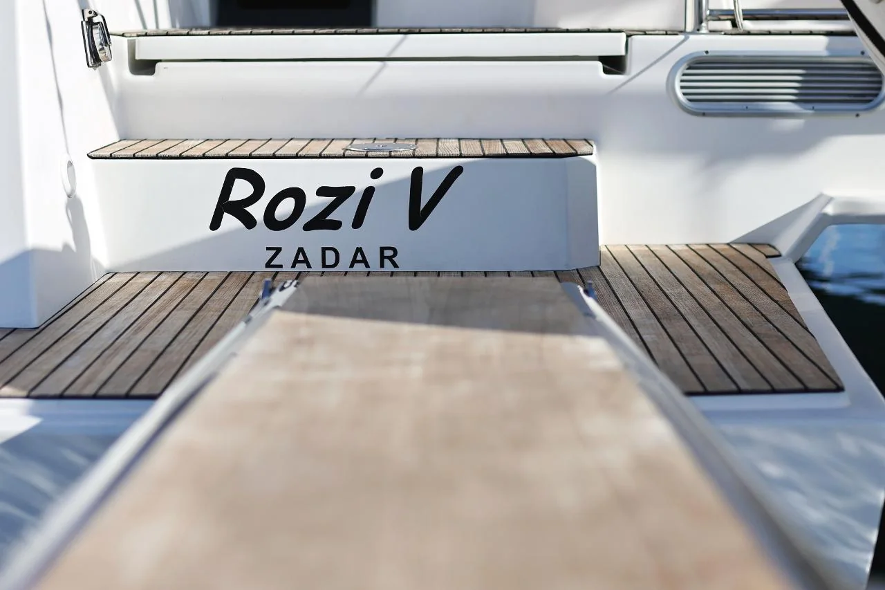 Rozi V - Gallery 50