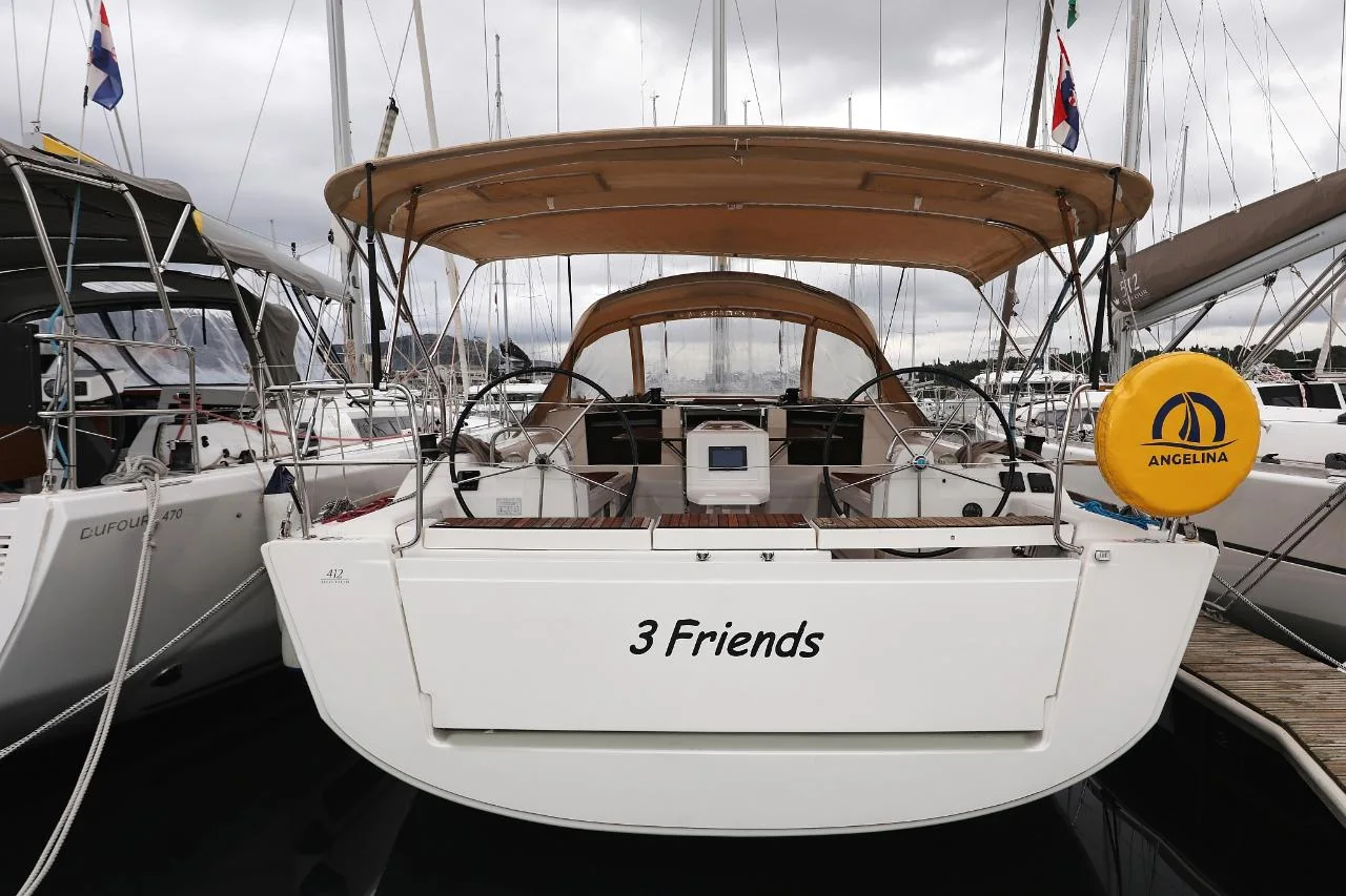 3 Friends - Main 1