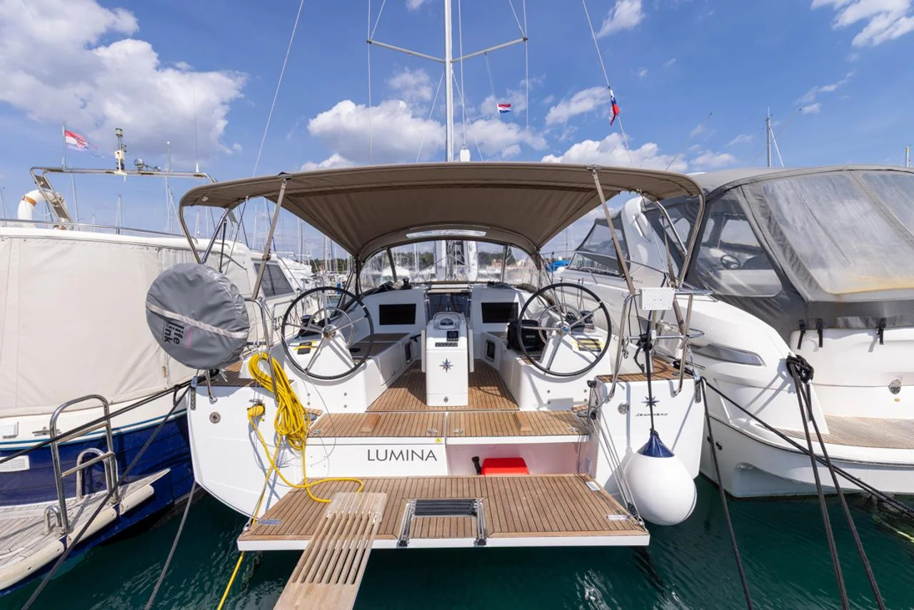 Lumina - Main 1