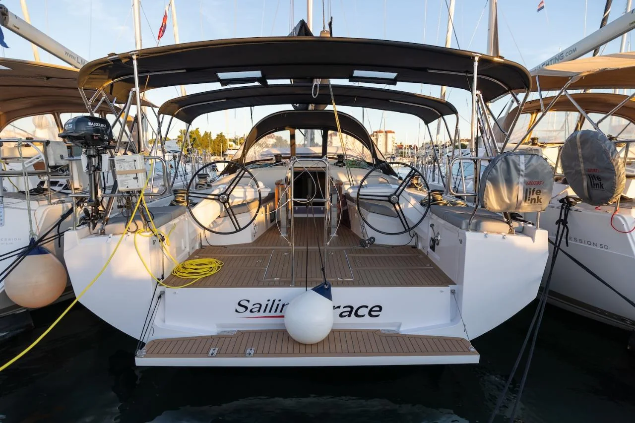 Sailing Grace - Main 1