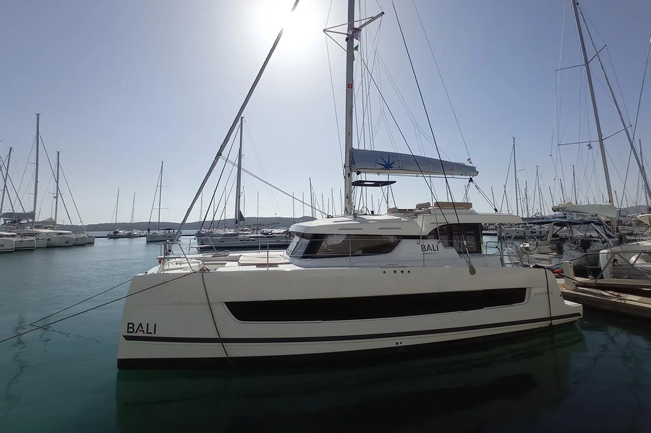 Sailin - Main 1