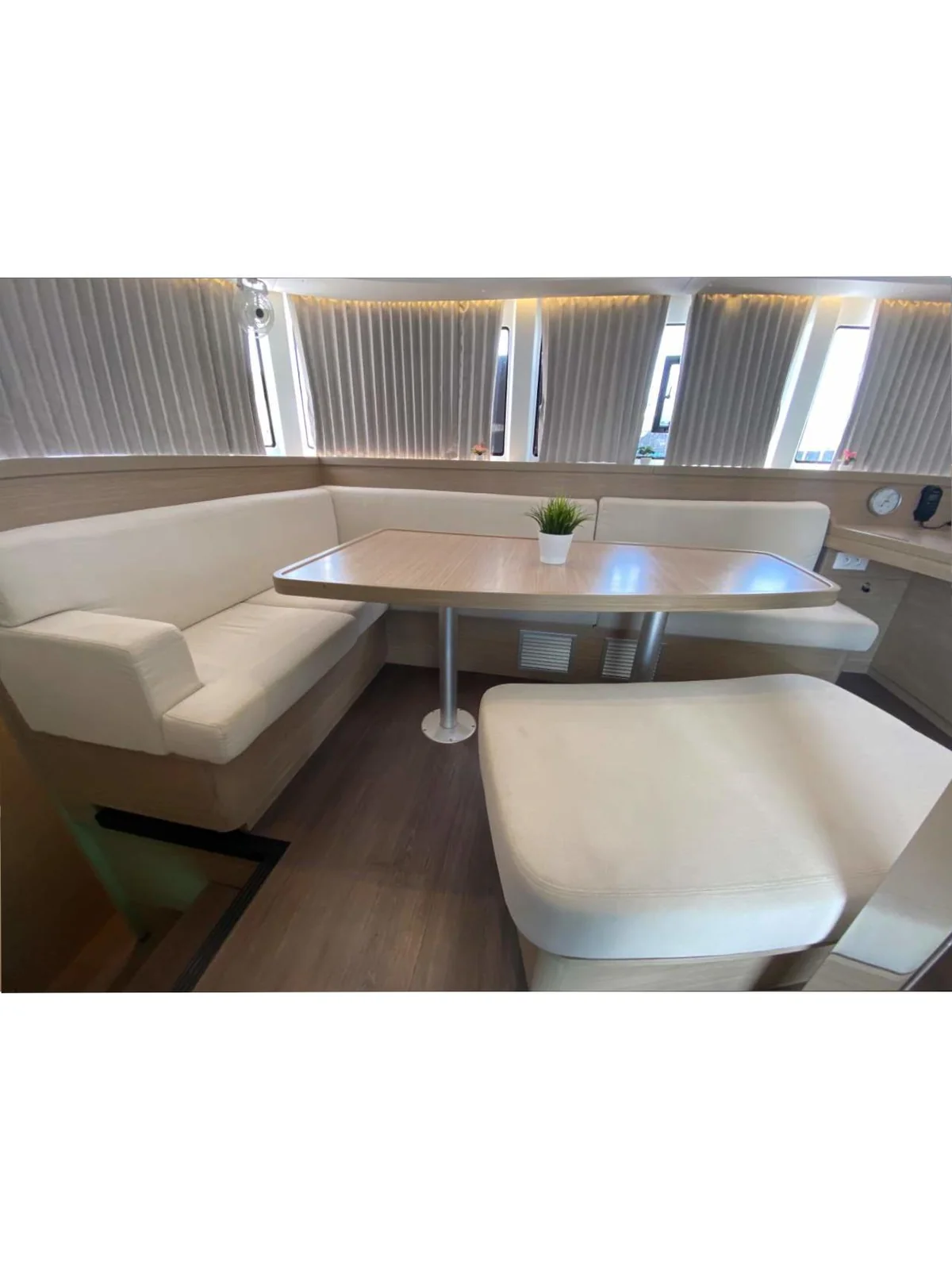 Hanselli - Gallery 19