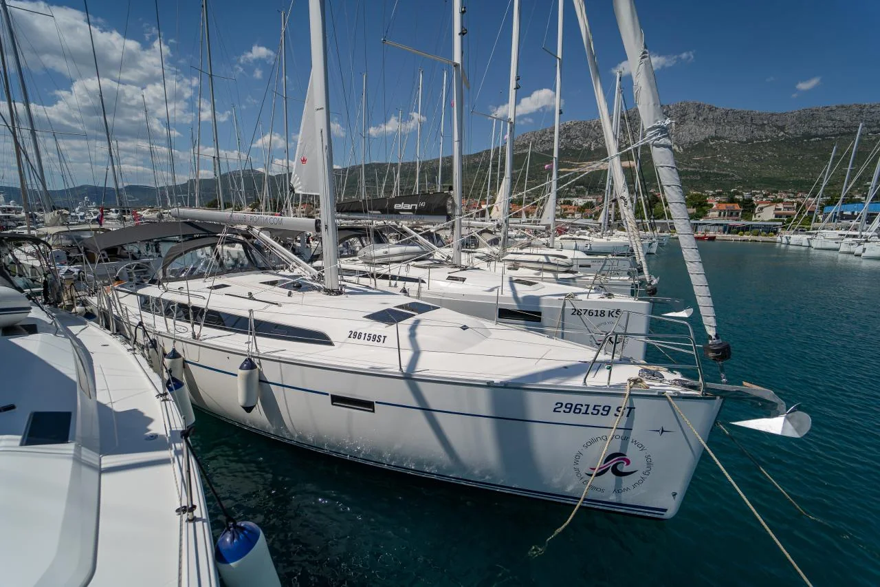 Nauti Girl - Main 1
