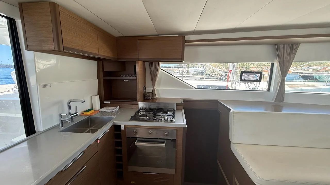 Sail La Vie - Gallery 22