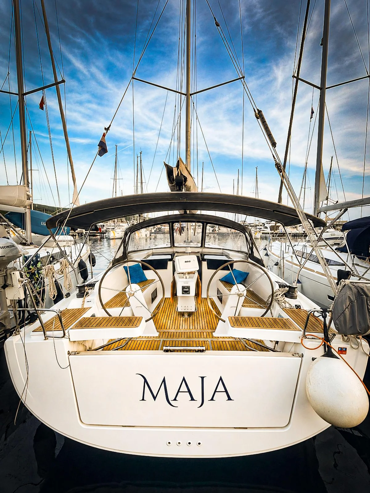 Maja - Main 1