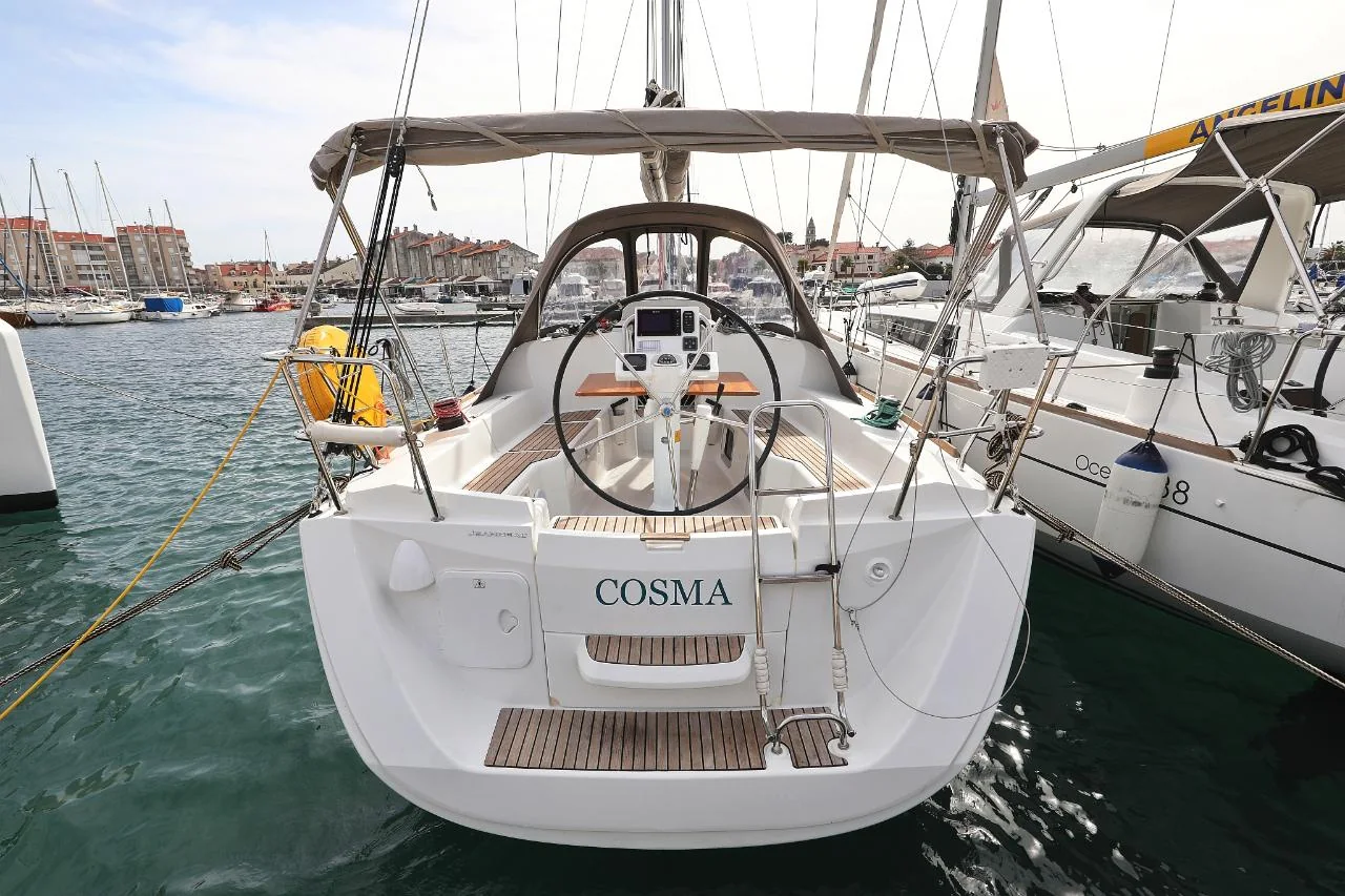 Cosma - Main 1