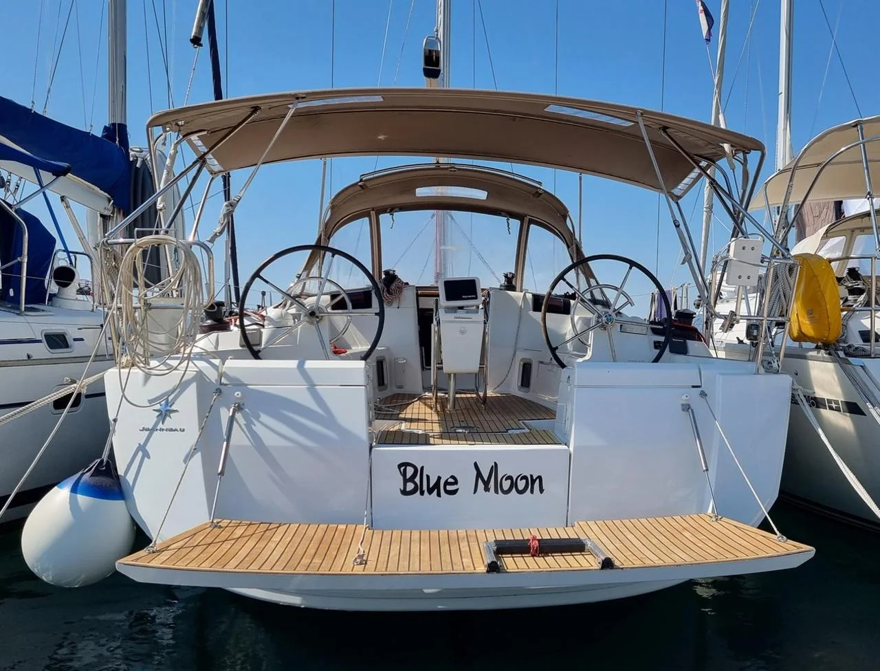 Blue  Moon - Main 1