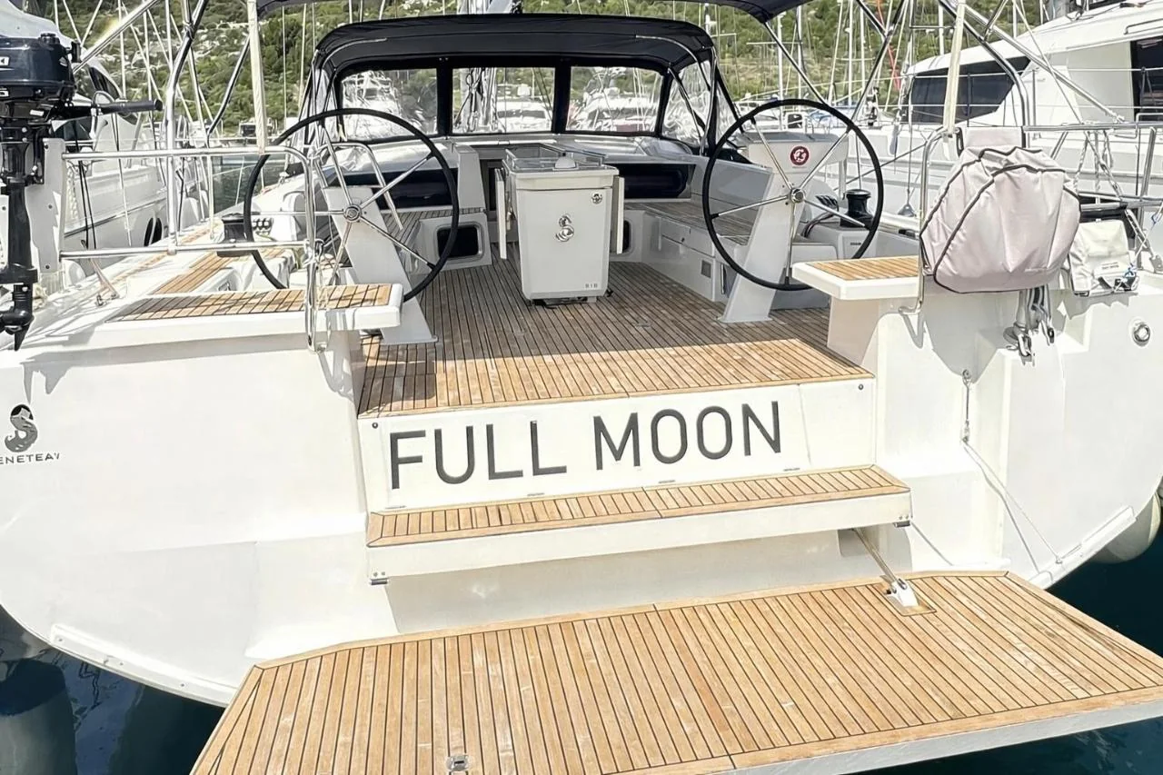 Full Moon - Main 1