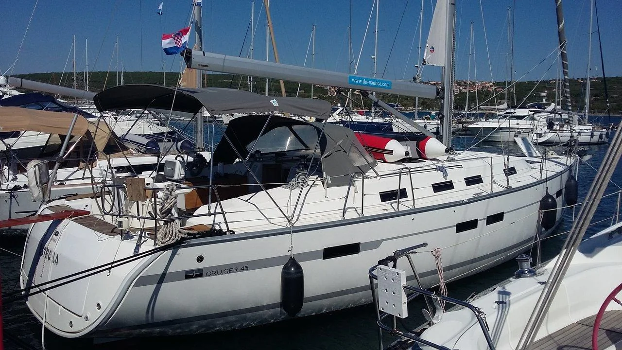 Estrella - Main 1