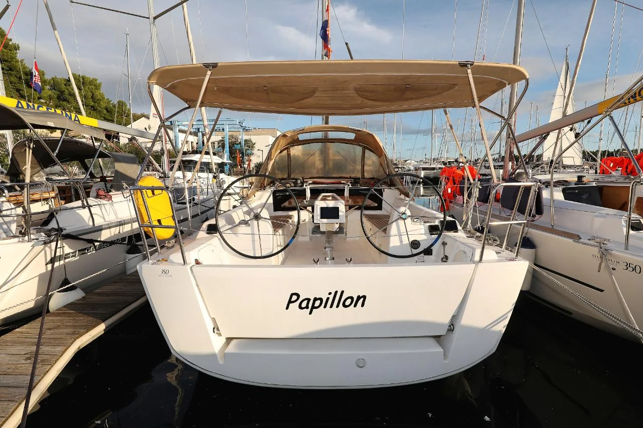 Papillon - Main 1