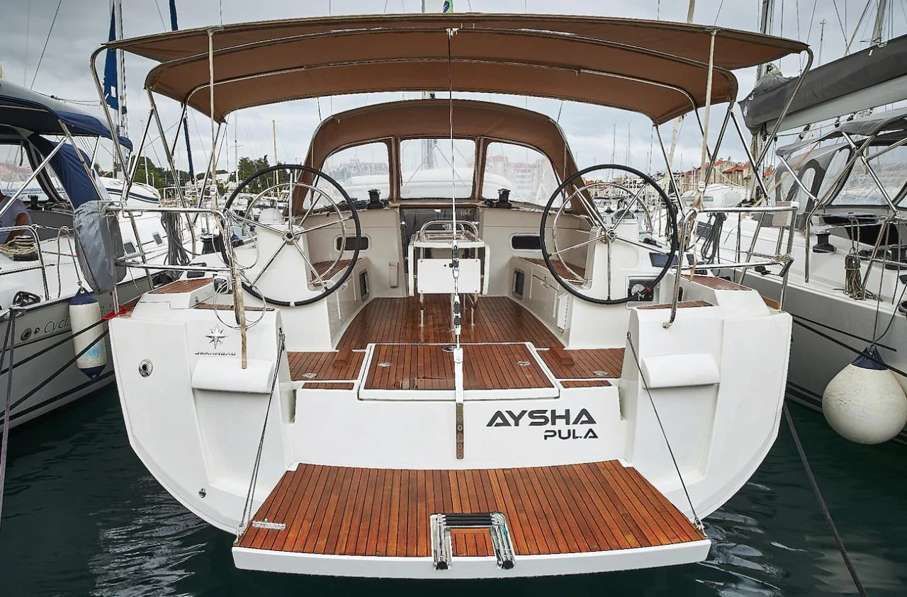 Aysha - Main 1