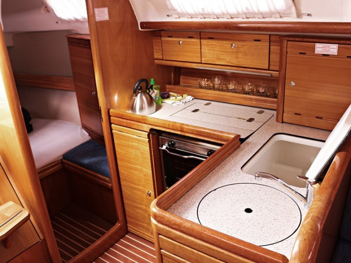 Yacht BAVARIA - 33 Cruiser "Frana"