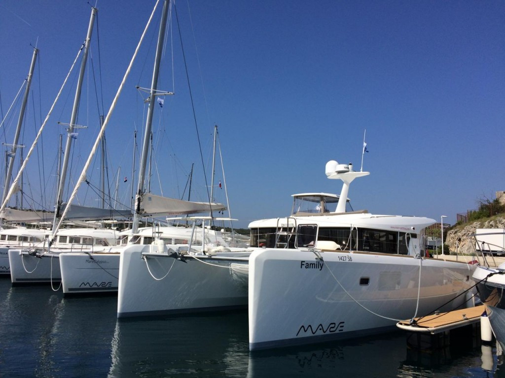Yacht LAGOON - 40 Motoryacht "Family"