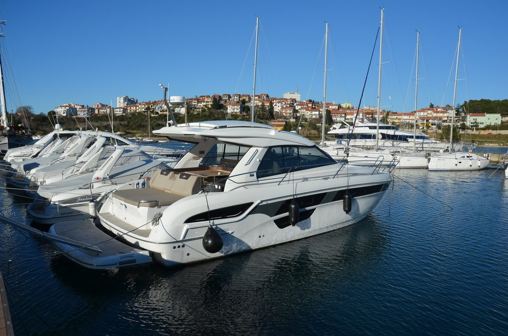 Yacht BAVARIA - S45 HT "Varola"