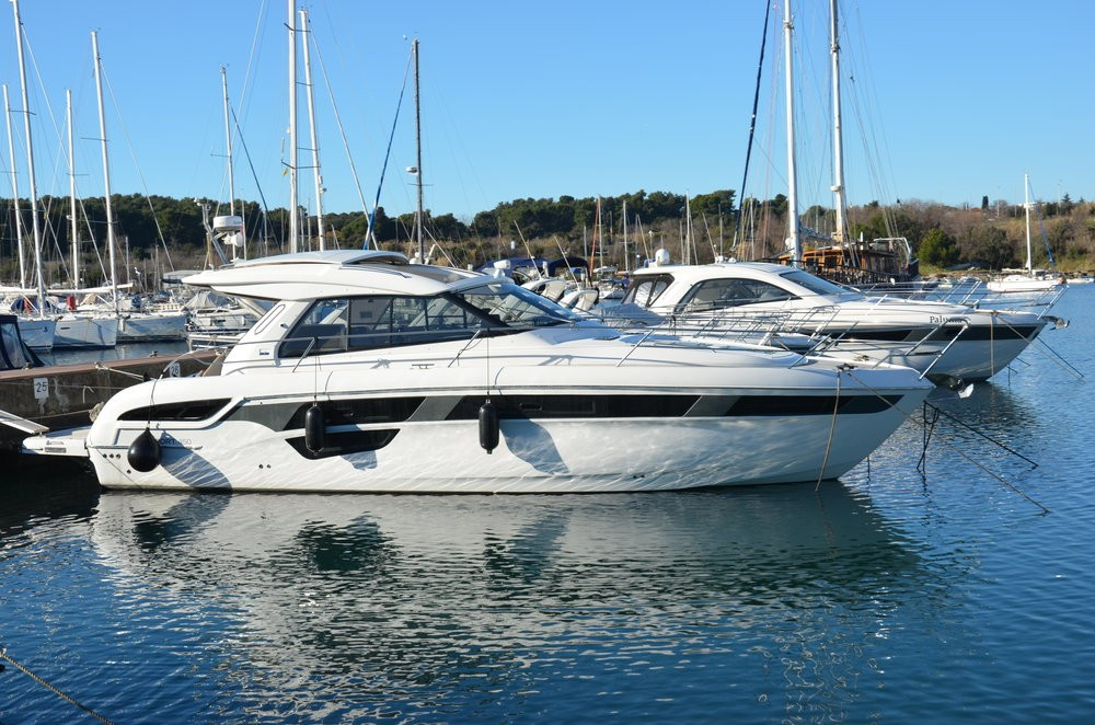 Yacht BAVARIA - S45 HT "Varola"