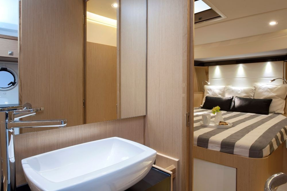 Yacht BAVARIA - Virtess 420 Fly "Lana"