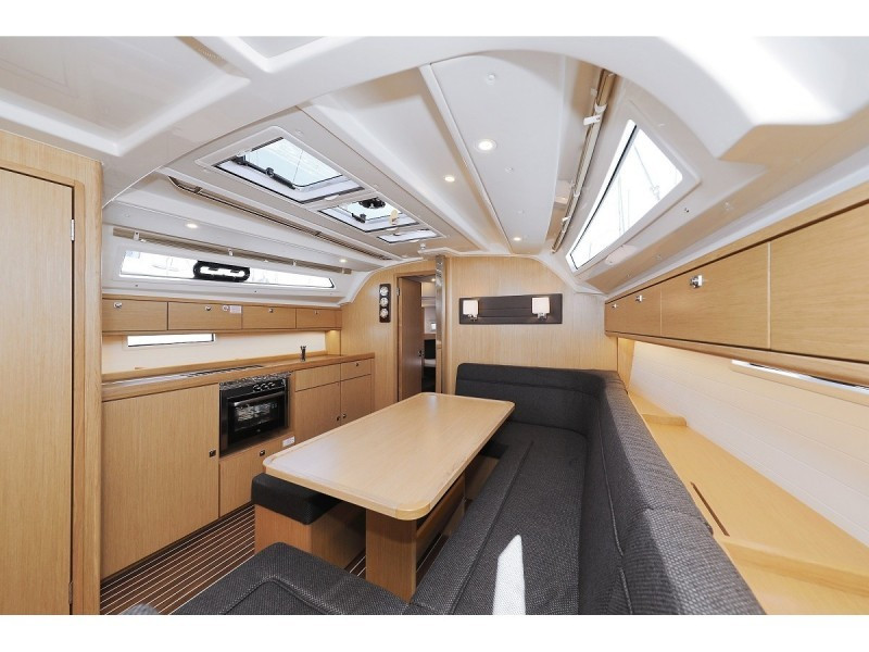 Yacht BAVARIA - Cruiser 41 "Hemonaty"