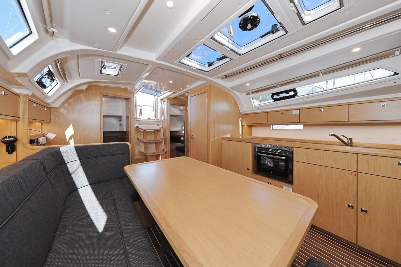 Yacht BAVARIA - Cruiser 41 "Hemonaty"