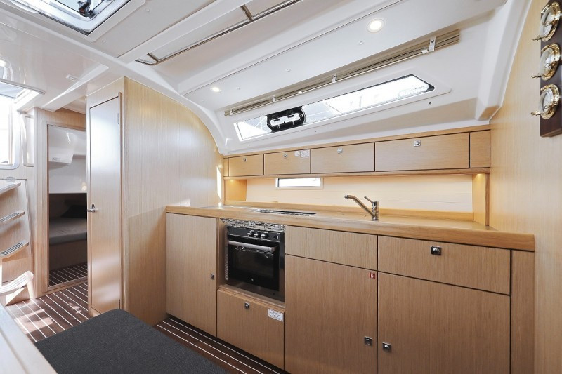 Yacht BAVARIA - Cruiser 41 "Hemonaty"