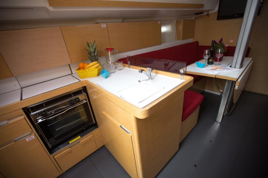 Yacht ELAN - 350 "November"