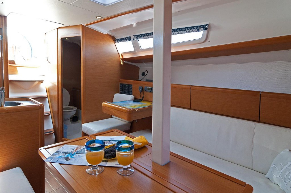 Yacht JEANNEAU - Sun Odyssey 33i "Kiki Kiss"