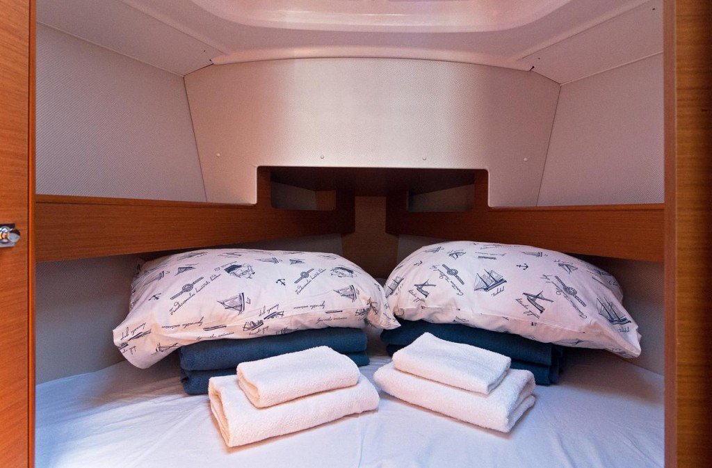 Yacht JEANNEAU - Sun Odyssey 33i "Kiki Kiss"