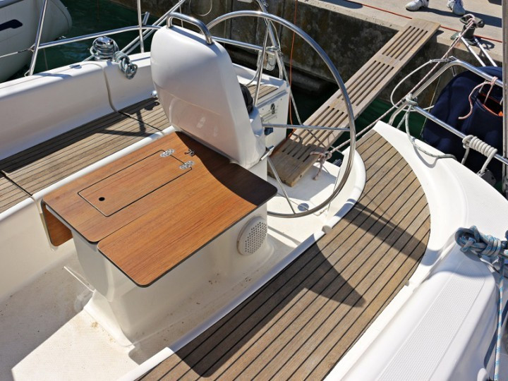Yacht BAVARIA - 33 Cruiser "Mara"