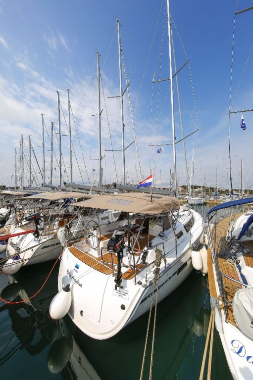 Yacht BAVARIA - Cruiser 37 "Bella Angelina"