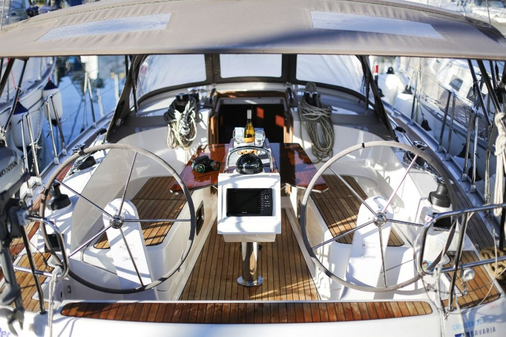 Yacht BAVARIA - Cruiser 37 "Bella Angelina"