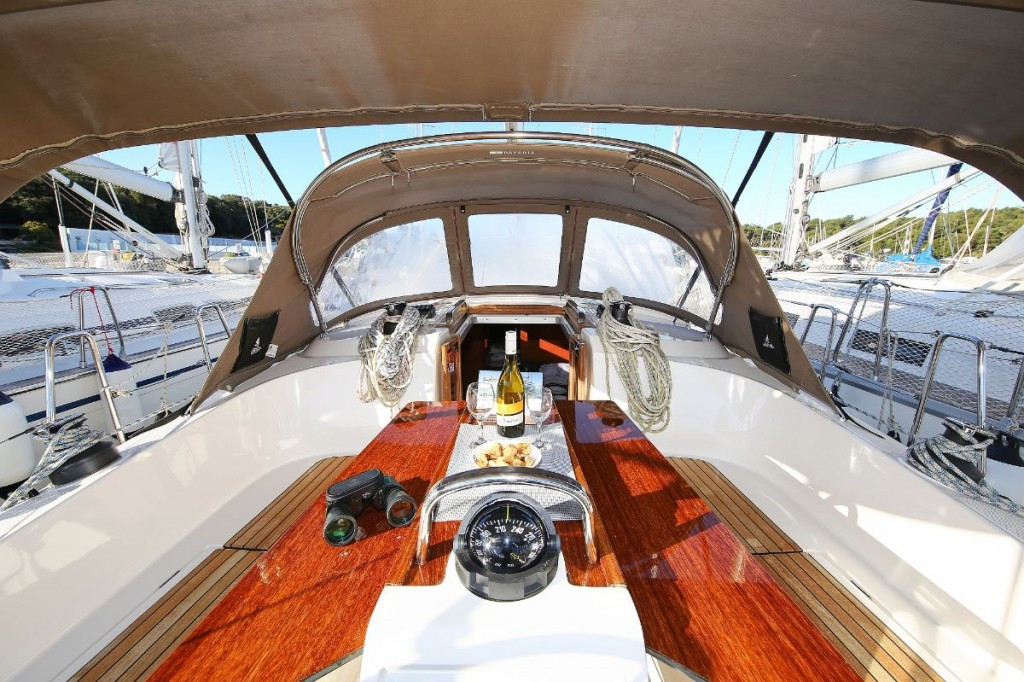 Yacht BAVARIA - Cruiser 37 "Bella Angelina"