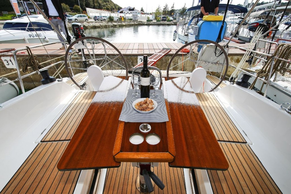 Yacht BAVARIA - Cruiser 37 "Bella Angelina"