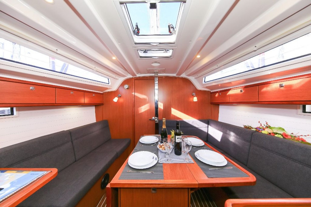 Yacht BAVARIA - Cruiser 37 "Bella Angelina"