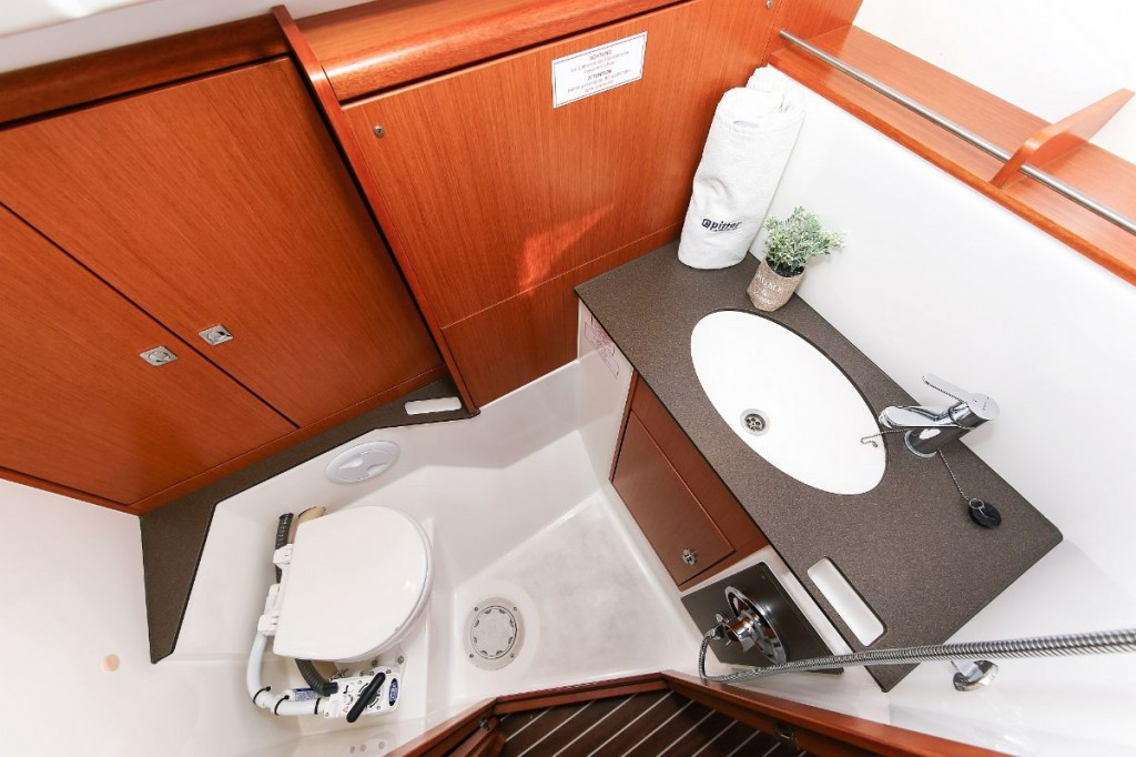 Yacht BAVARIA - Cruiser 37 "Bella Angelina"