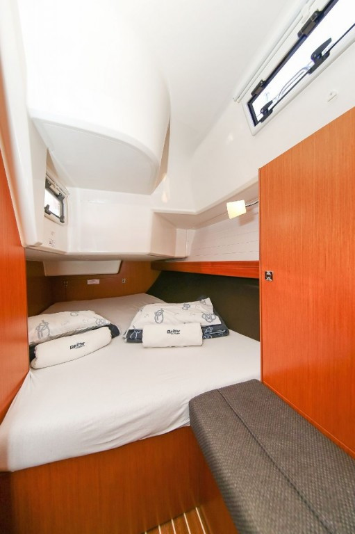 Yacht BAVARIA - Cruiser 37 "Bella Angelina"