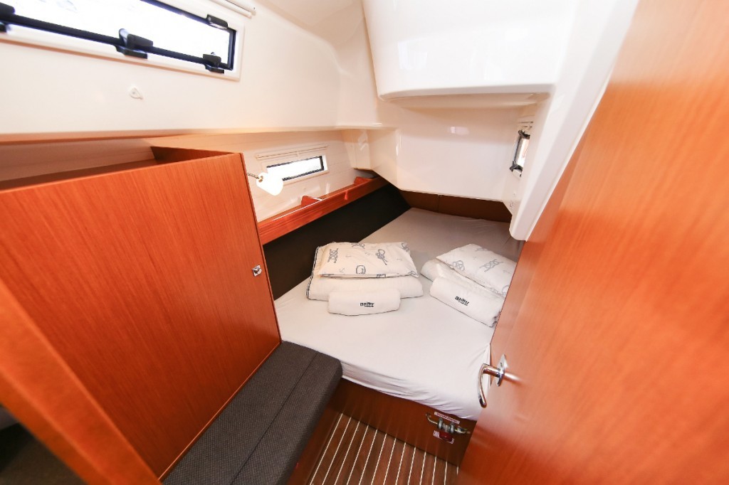 Yacht BAVARIA - Cruiser 37 "Malo Angeline"