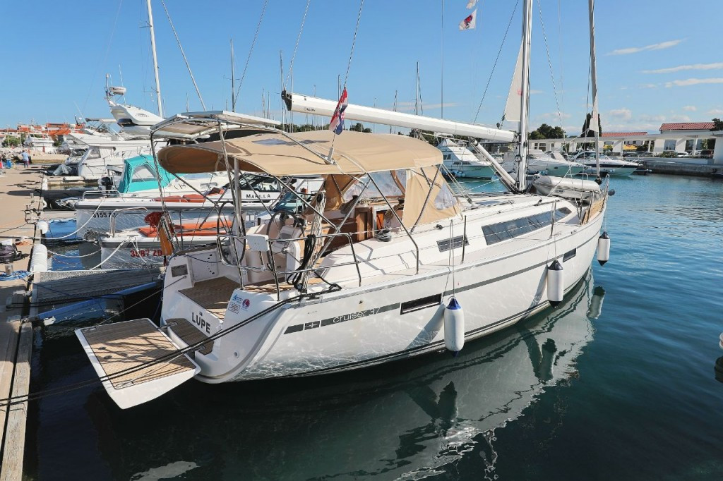 Yacht BAVARIA - Cruiser 37 "Lupe"