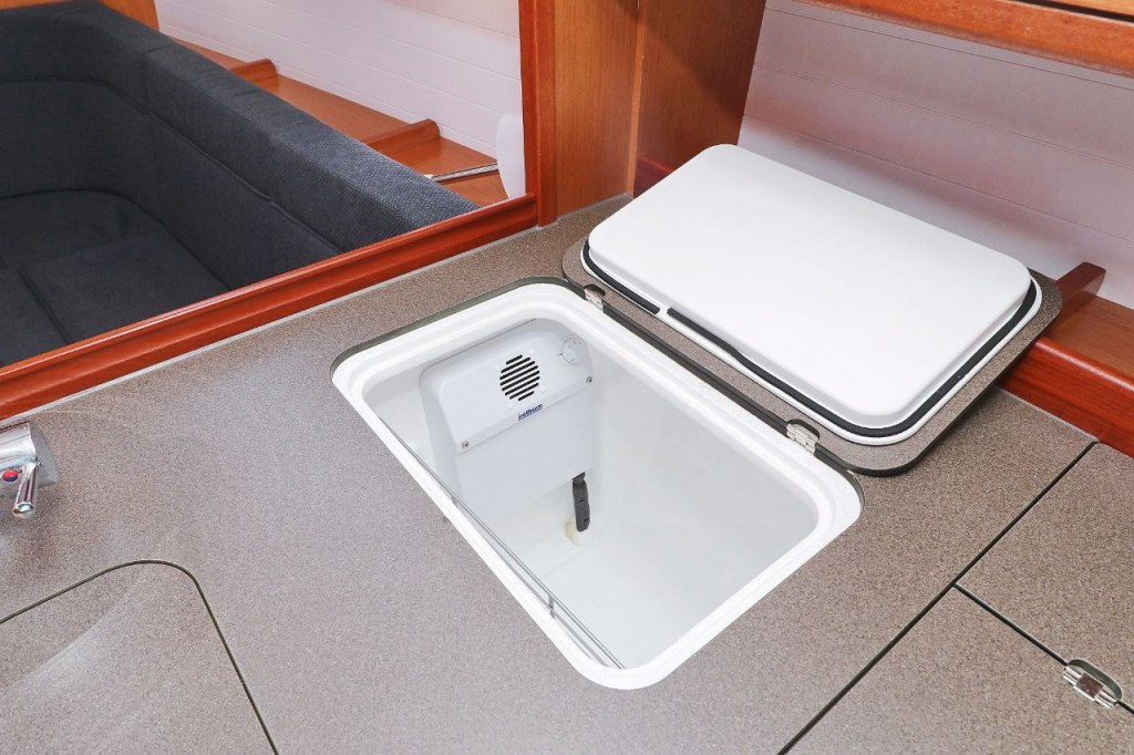 Yacht BAVARIA - Cruiser 37 "Lupe"