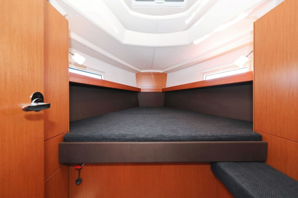 Yacht BAVARIA - Cruiser 37 "Lupe"