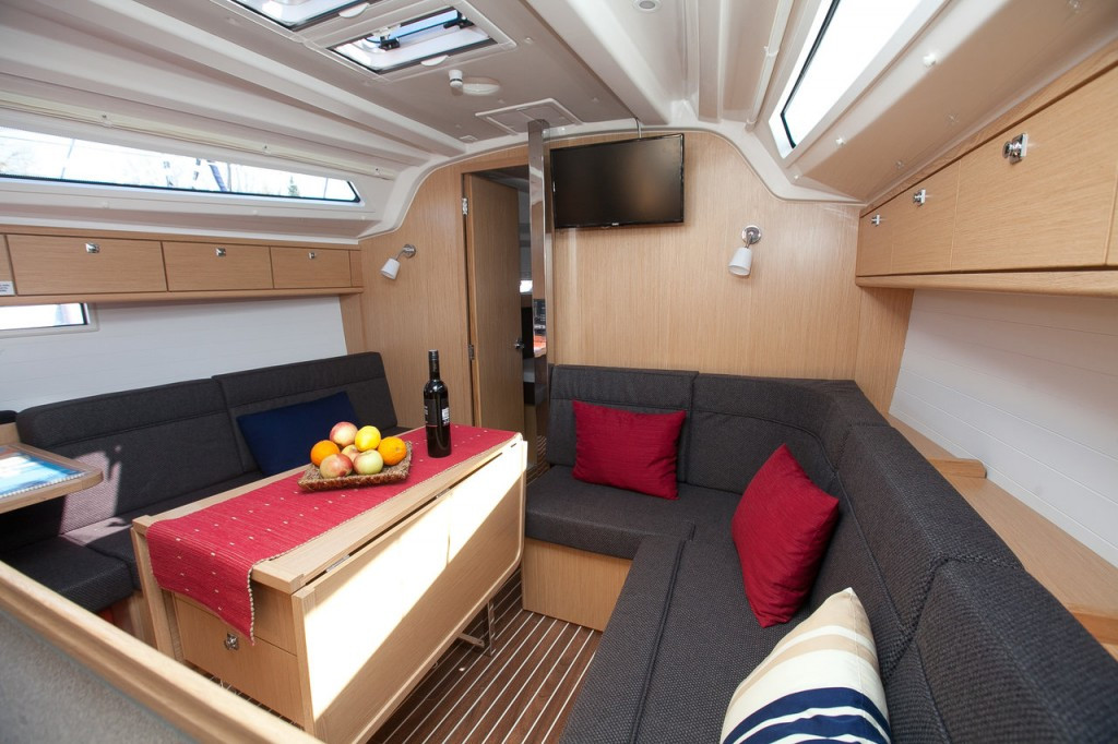 Yacht BAVARIA - Cruiser 37 "Matija"