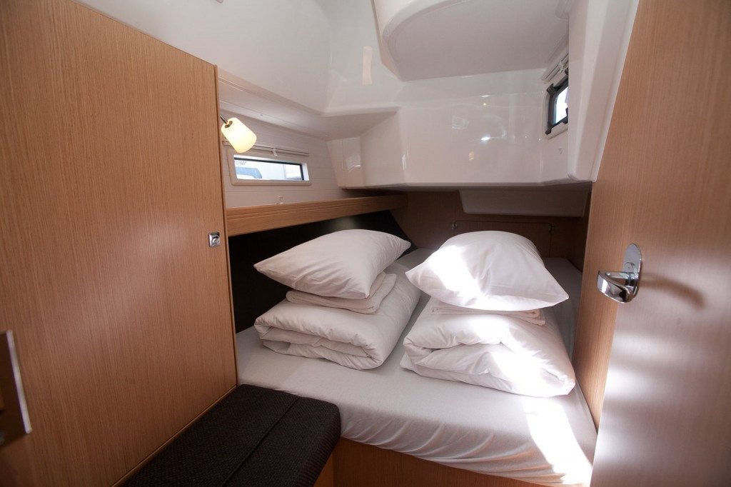 Yacht BAVARIA - Cruiser 37 "Matija"