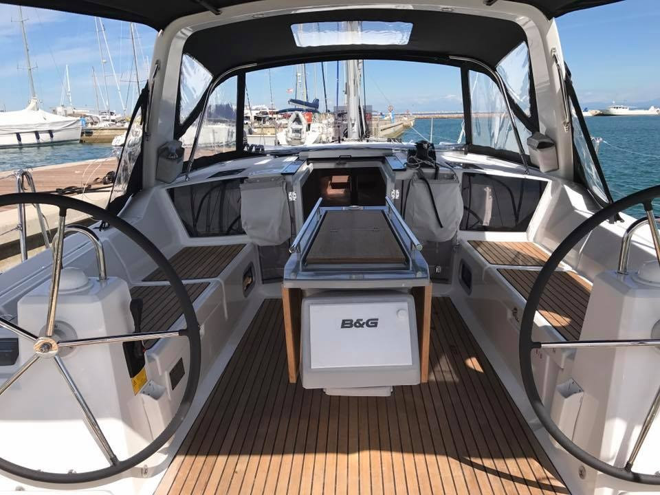 Yacht BENETEAU - Oceanis 41.1 "White Beauty"