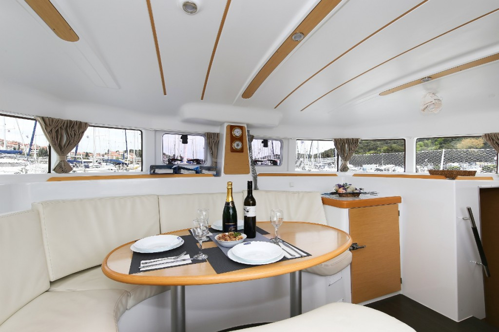 Yacht LAGOON - 380 "Eos"