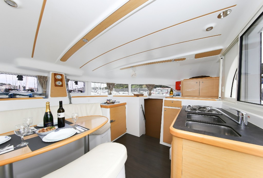 Yacht LAGOON - 380 "Eos"