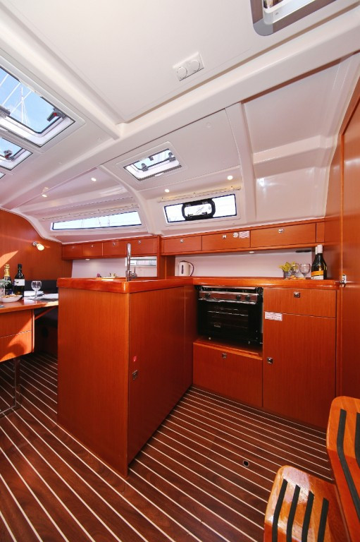 Yacht BAVARIA - Cruiser 37 "Adriana"