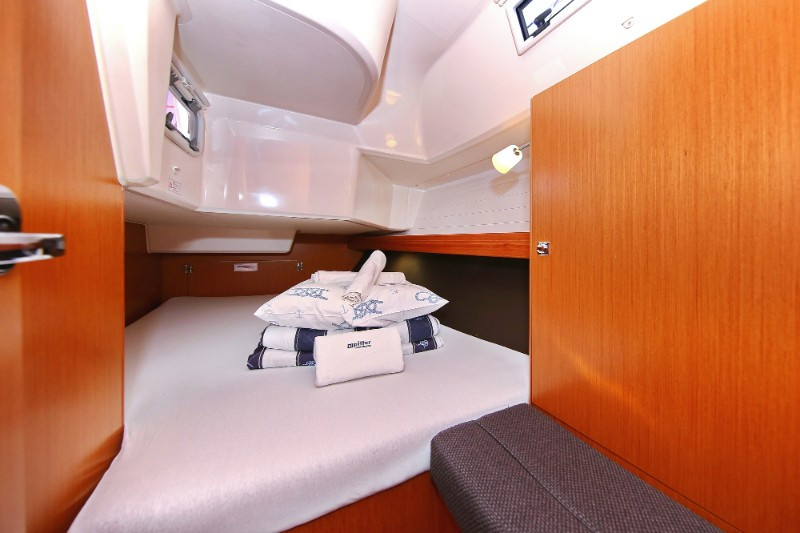 Yacht BAVARIA - Cruiser 37 "Adriana"